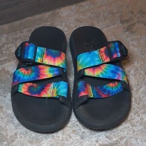 Women's Size 6 Chaco Black Footbed Sandals with Rainbow Tie-Dye Straps Q7
